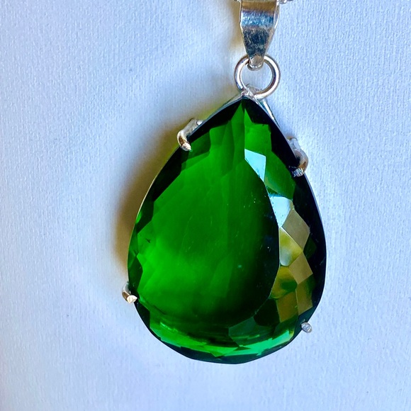 💥NEW‼️ 93.50 Ct. Green Moldavite Pendant 💥 - Picture 3 of 9